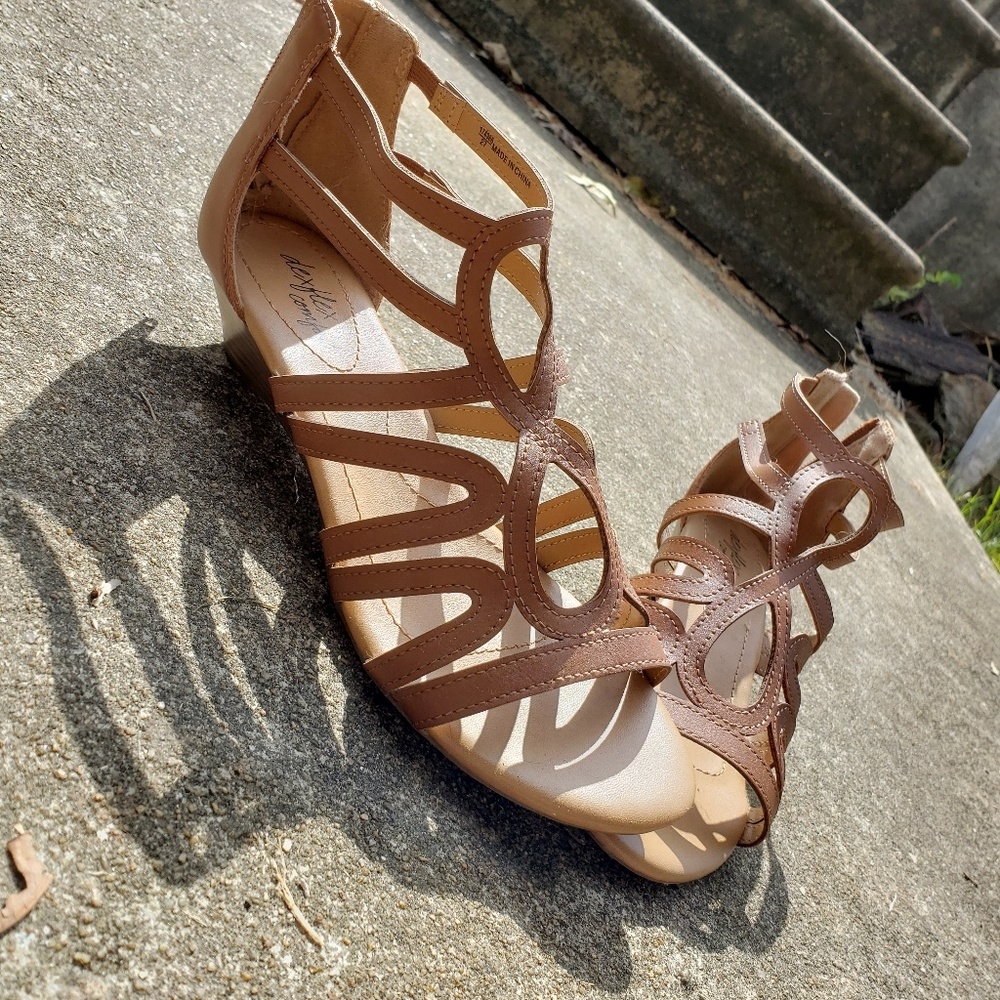 NWOT Cute Wedges 💕